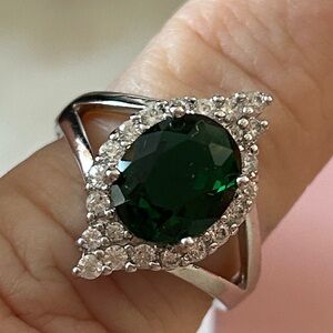 Elegant Vintage Swarovski Emerald green Crystal 925 Sterling Silver Ring size 7